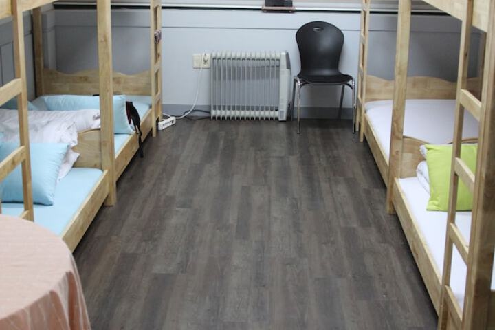 Room 4 of 13