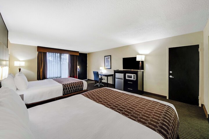 Room 10 of 24