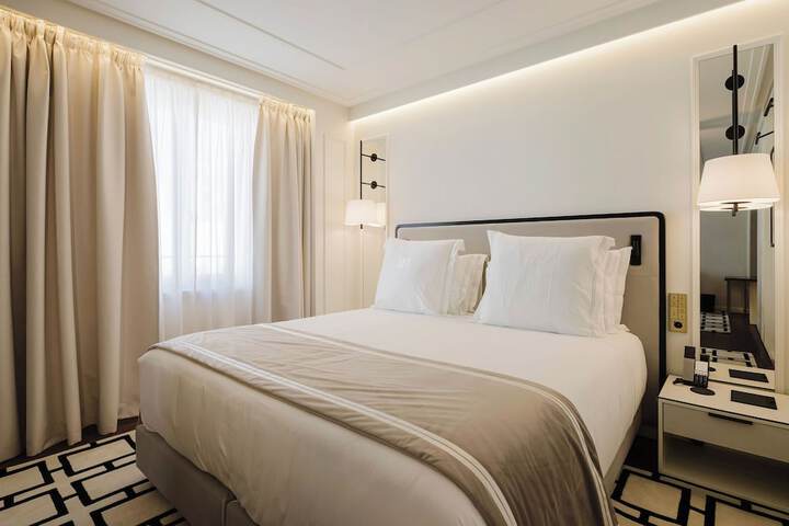 Room 12 of 150
