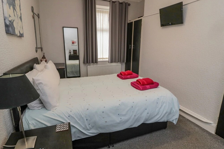 Room 3 of 9