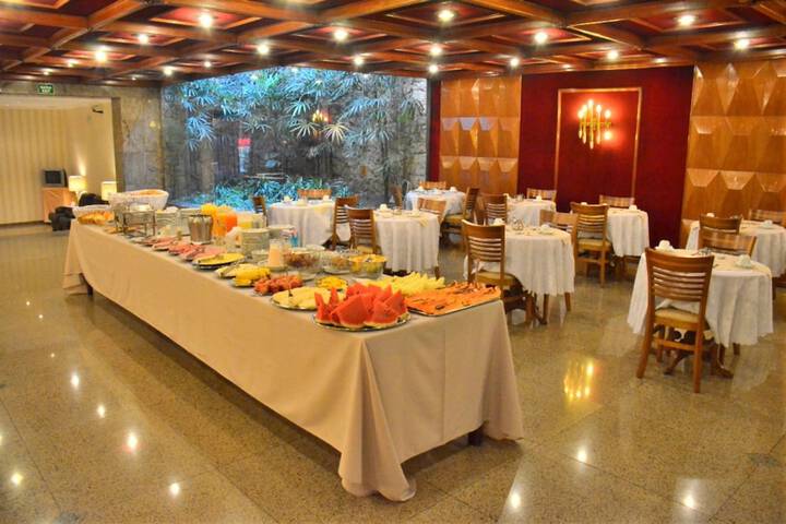 Dining 60 of 64