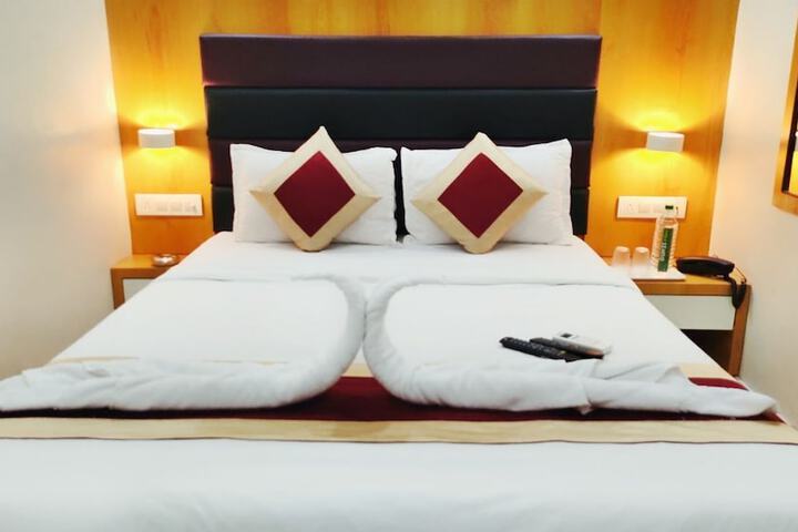 Room 4 of 9