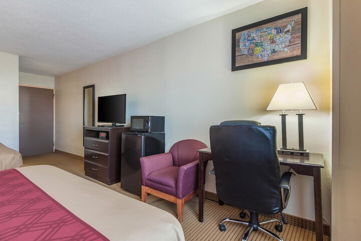 Room 9 of 36