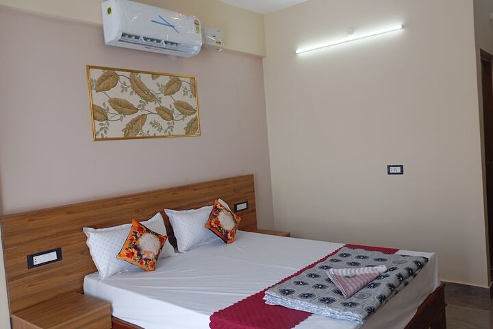 Room 2 of 9