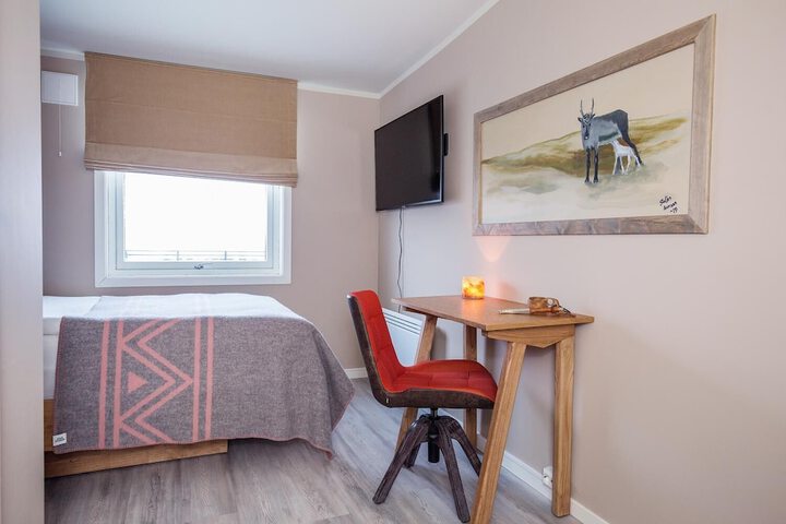 Room 2 of 38