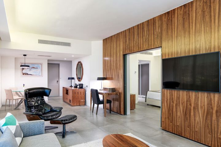 Room 32 of 154