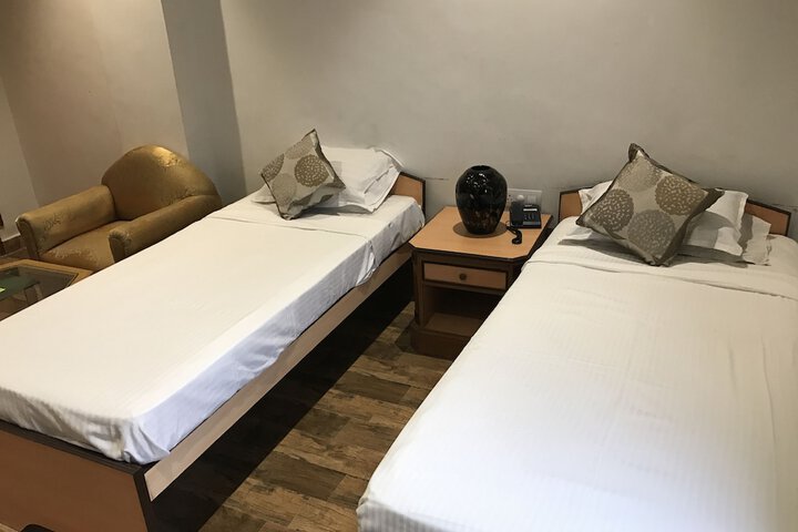 Room 6 of 12