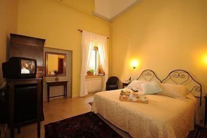 Room 15 of 34