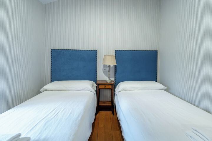 Room 9 of 75