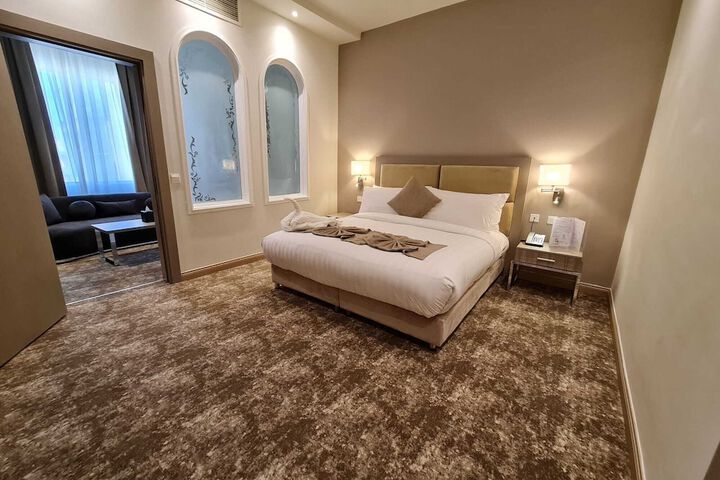 Room 4 of 30