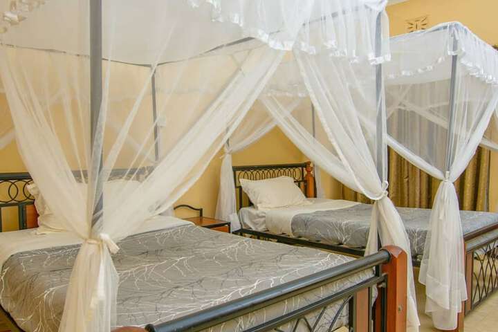 Room 4 of 18