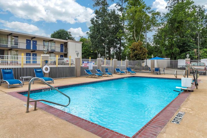 Pool Hotel