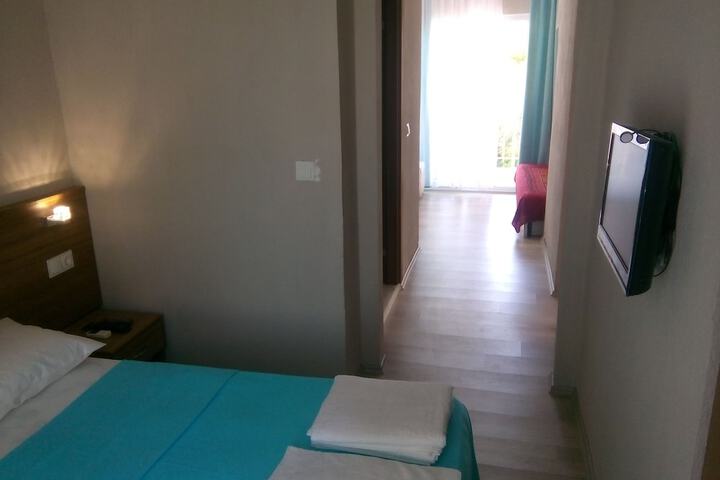 Room 9 of 67