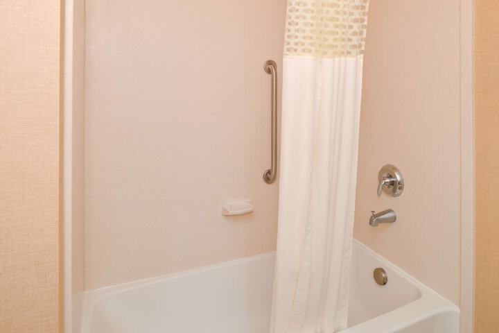 2 Queen Beds (1 of 6)