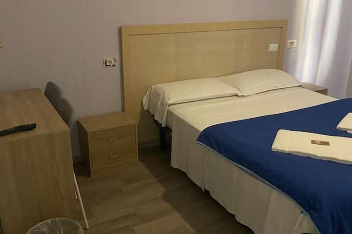 Room 8 of 43