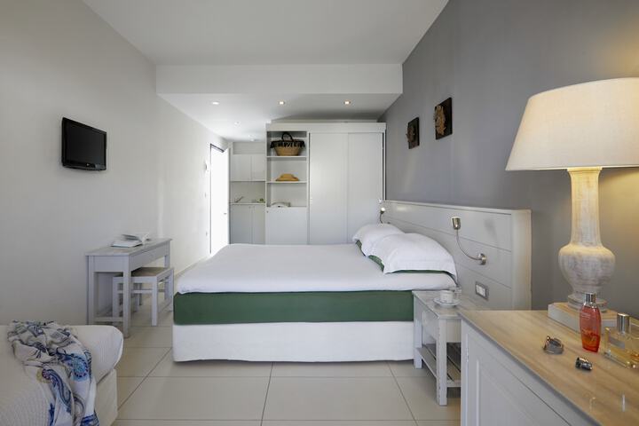 Room 15 of 106