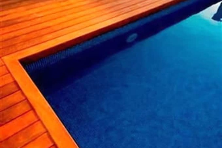 Hotel with Pool