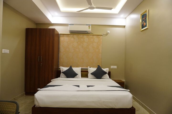 Room 4 of 18