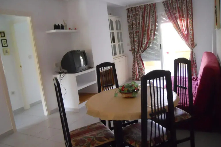 Room 2 of 10