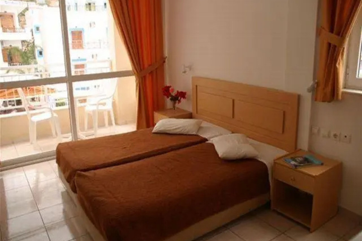 Room 2 of 8