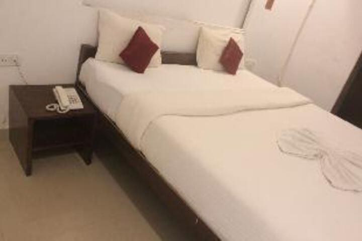 Room 7 of 11