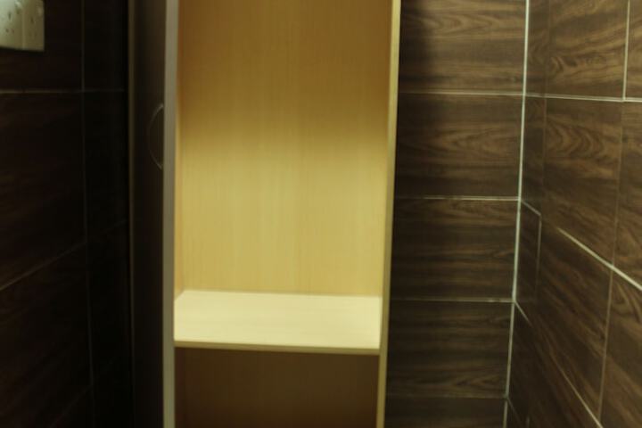 Room 14 of 32