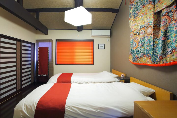 Room 2 of 18