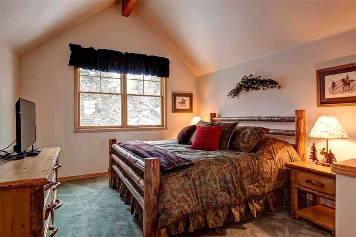 Room 4 of 136