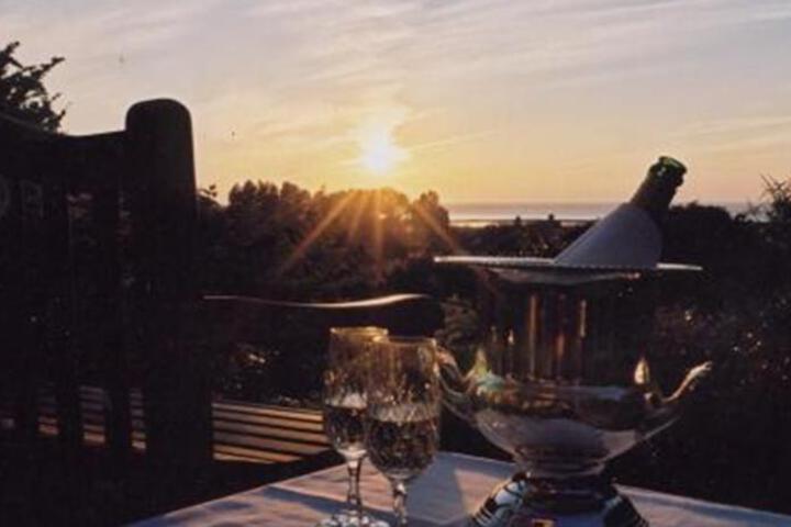 THE OAKS HOTEL