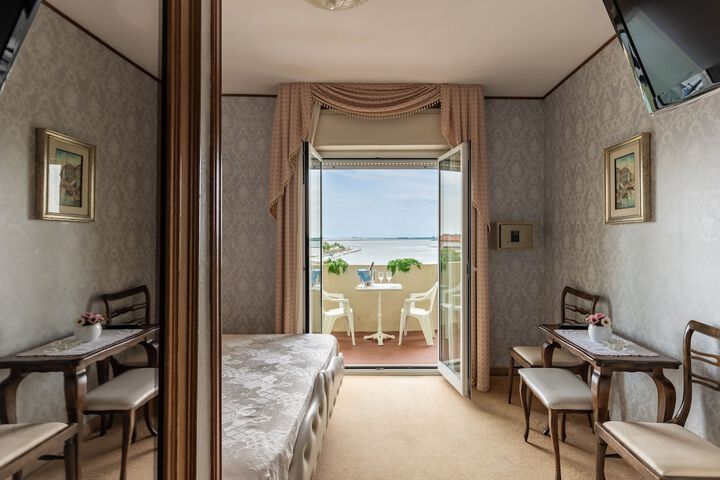 Room 7 of 29