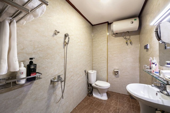 Room 9 of 10