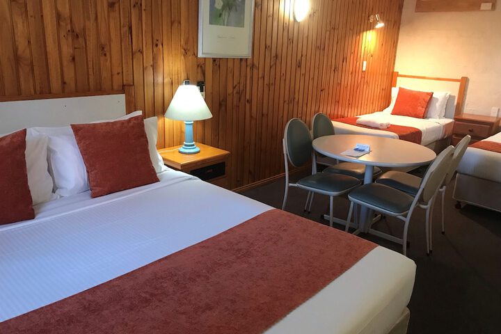 Room 4 of 10