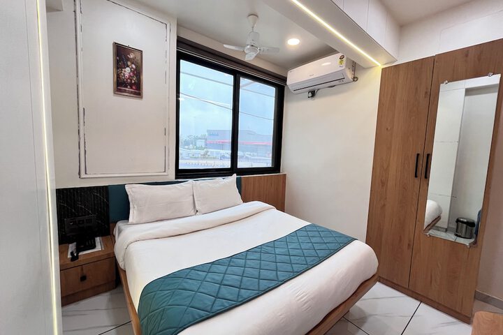 Room 10 of 27