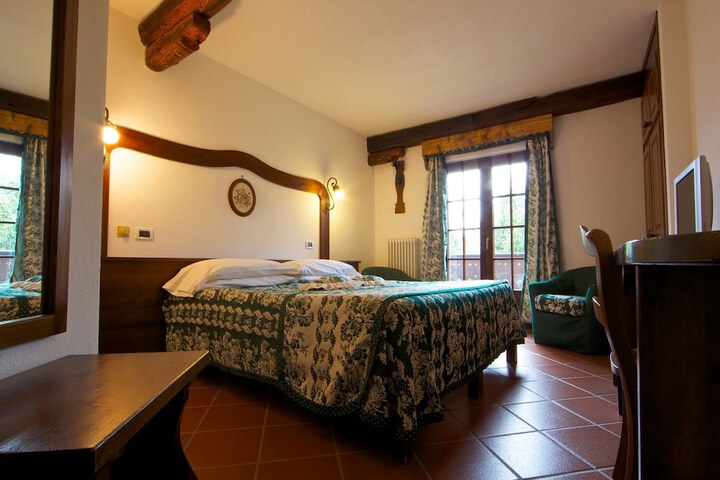 Room 6 of 25