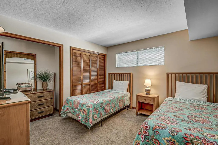 Room 4 of 17