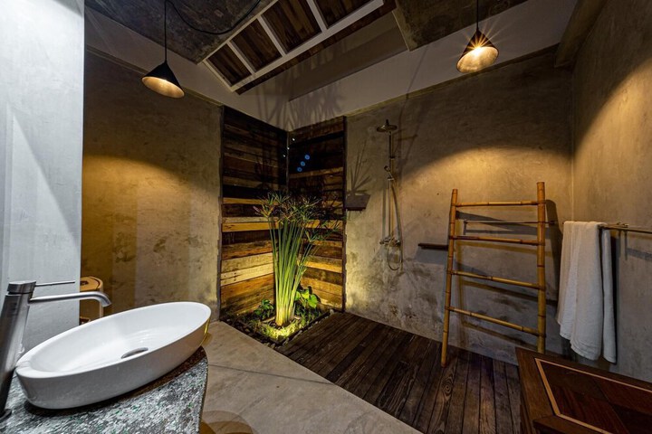 Room 16 of 43