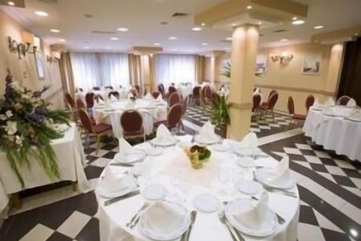Ballroom/Hall 25 of 31