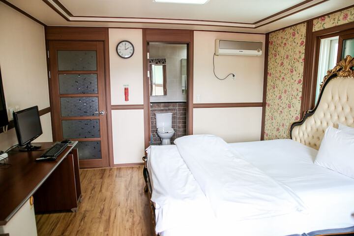 Room 14 of 39