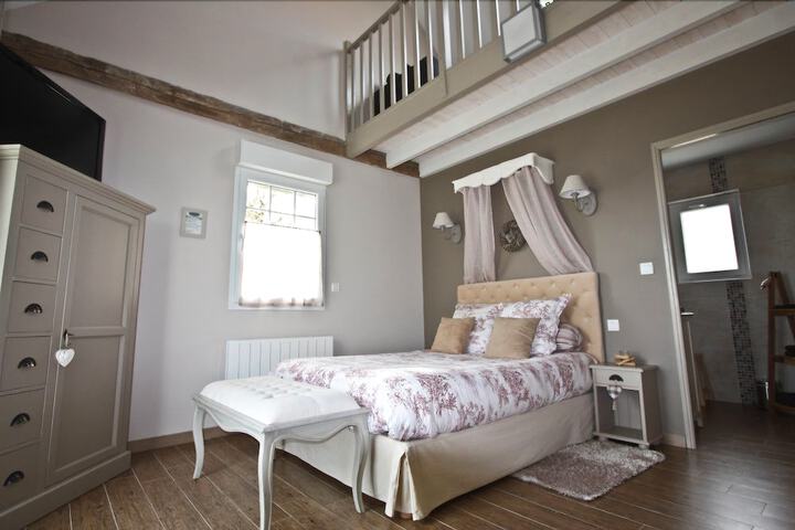 Room 2 of 32