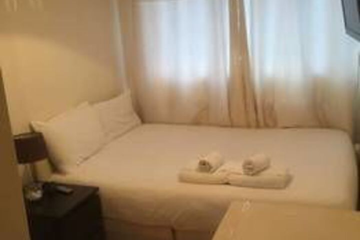 Room 34 of 82