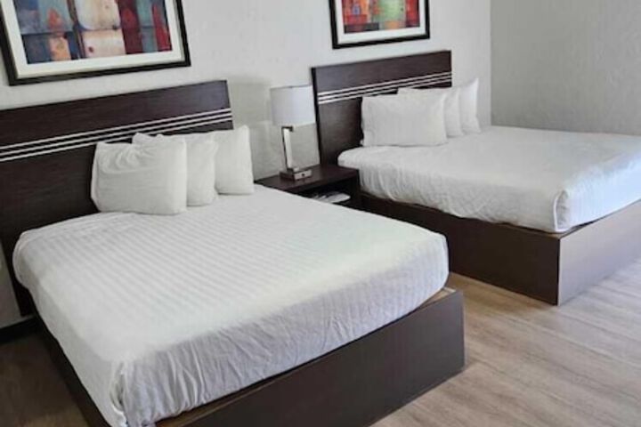 Room 10 of 40