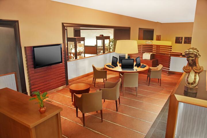Business Center 121 of 127