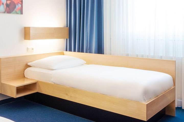 Room 18 of 42