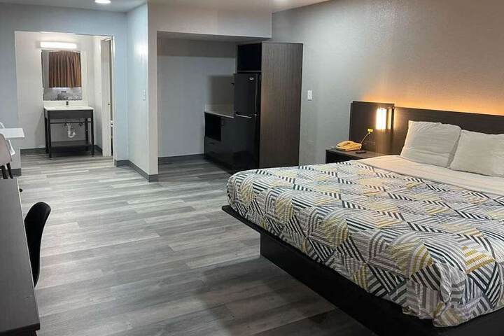 Room 15 of 42