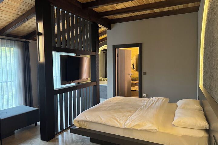 Room 43 of 57