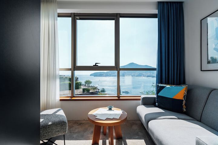 Room 33 of 150