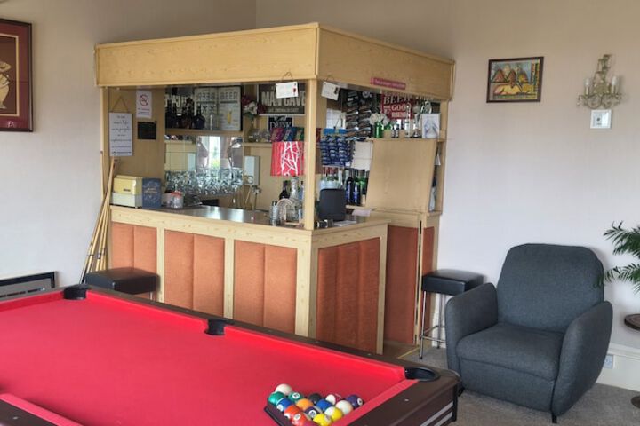 Lounge 166 of 184