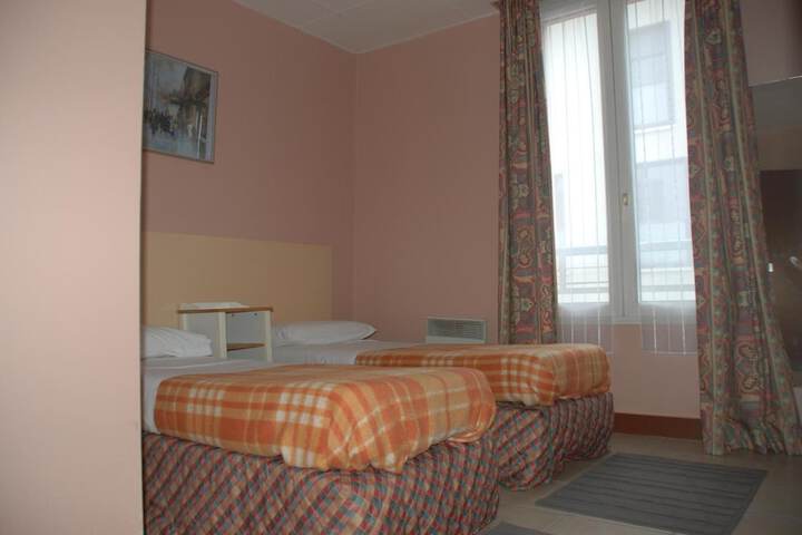 Room 13 of 36