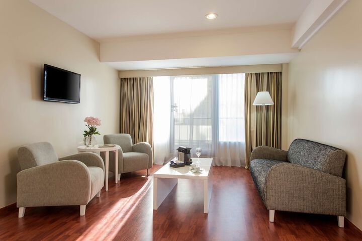 Room 8 of 37
