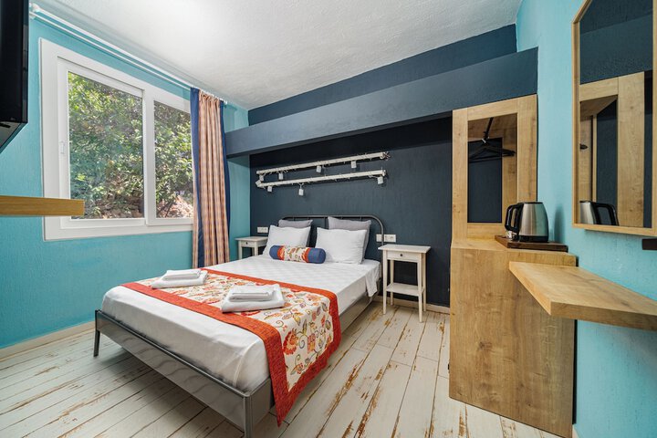 Room 4 of 48
